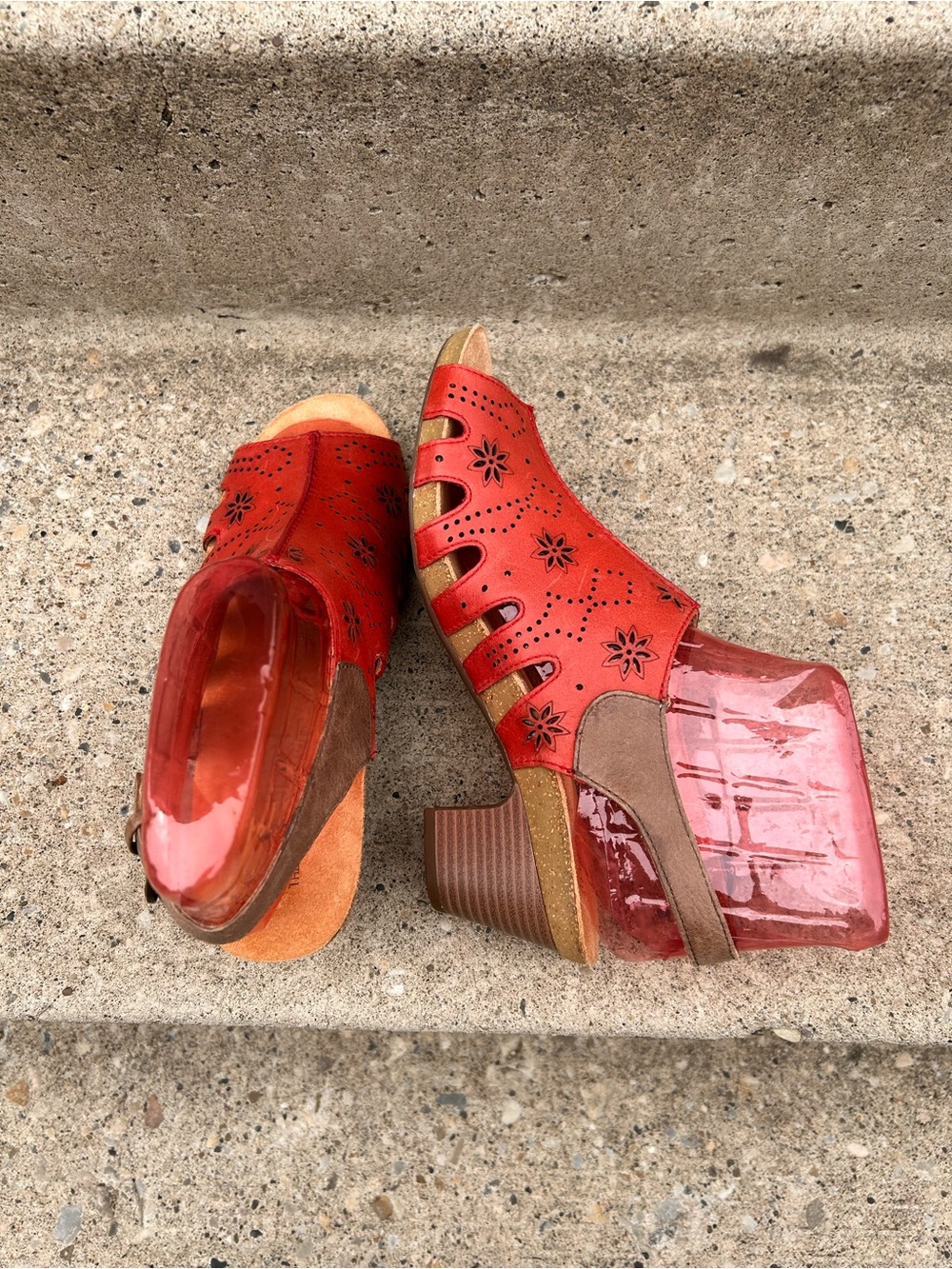 Josef Seibel Size 8 Red Floral Cutout Low Heel Sandals - Picture 4 of 7